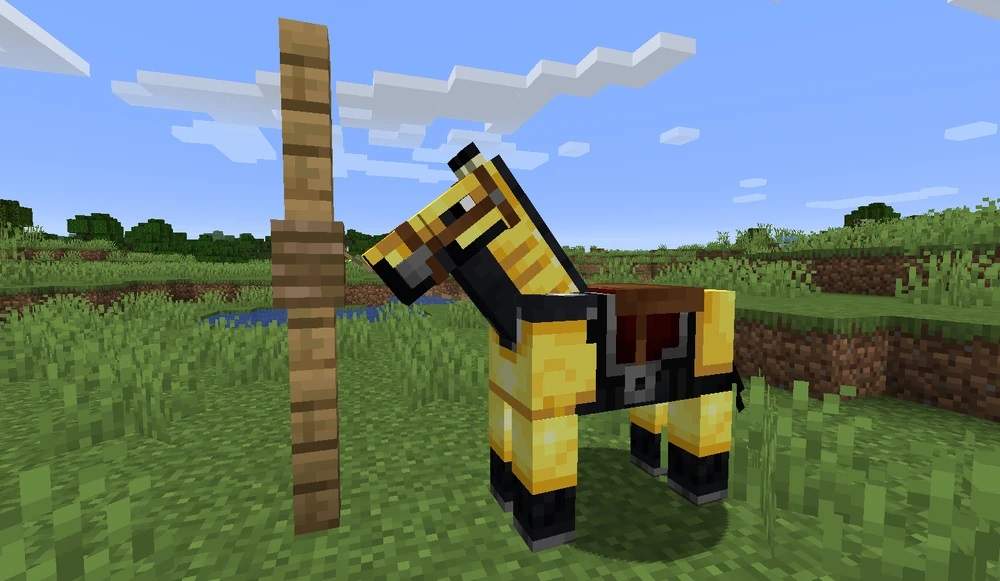 minecraft A horse wearing golden horse armor that is leashed to a fence post.